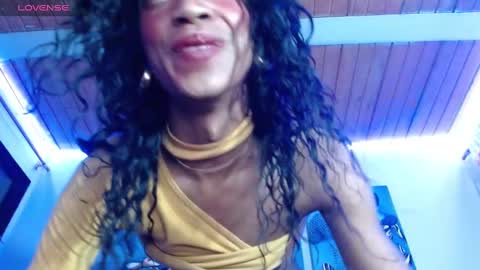 Snapshot of maidi_hot chatting on January 1, 11:38 am Bella Maidi online show from January 1, 11:38 am