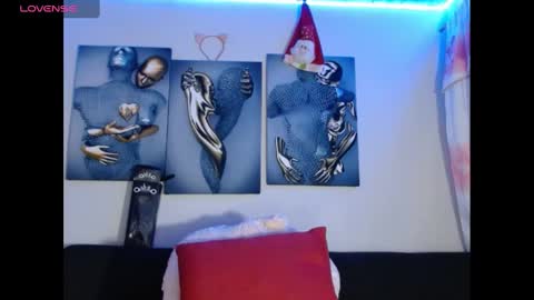 Snapshot of maidi_hot chatting on January 22, 10:07 am Bella Maidi online show from January 22, 10:07 am