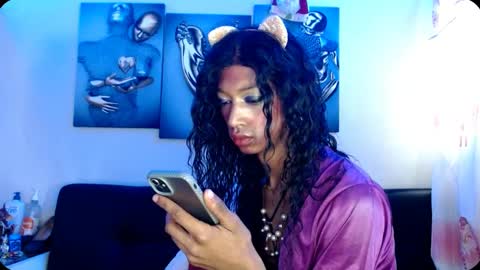 Snapshot of maidi_hot chatting on February 6, 3:31 pm Bella Maidi online show from February 6, 3:31 pm