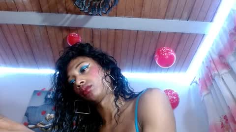 Snapshot of maidi_hot chatting on February 18, 7:54 am Bella Maidi online show from February 18, 7:54 am