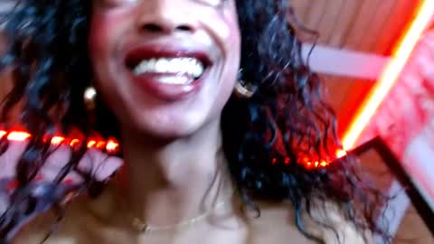 Snapshot of maidi_hot chatting on March 9, 2:21 pm Bella Maidi online show from March 9, 2:21 pm