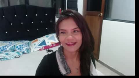Snapshot of maidy_19 chatting on October 15, 12:00 am maidy_19 online show from October 15, 12:00 am