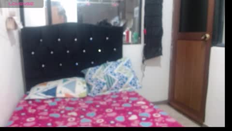 Snapshot of maidy_19 chatting on October 23, 10:14 am maidy_19 online show from October 23, 10:14 am