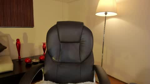 Snapshot of maiiitee_ chatting on May 31, 4:36 pm Mait online show from May 31, 4:36 pm