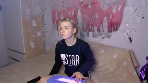 Snapshot of mailin_harrington chatting on December 8, 3:10 am Your kitty online show from December 8, 3:10 am