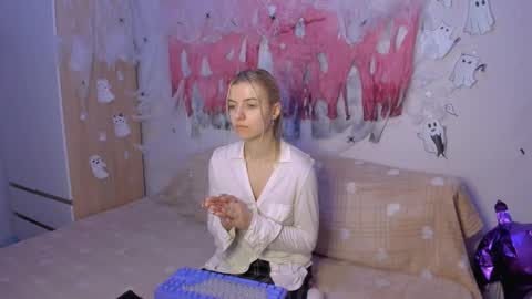 Snapshot of mailin_harrington chatting on December 10, 3:12 pm Your kitty online show from December 10, 3:12 pm