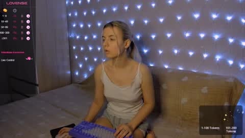 Snapshot of mailin_harrington chatting on December 26, 2:44 am Your kitty online show from December 26, 2:44 am