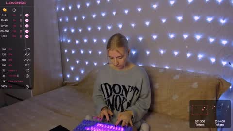 Snapshot of mailin_harrington chatting on January 15, 3:50 pm Your kitty online show from January 15, 3:50 pm