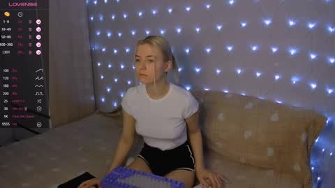 Snapshot of mailin_harrington chatting on January 25, 3:30 am Your kitty online show from January 25, 3:30 am