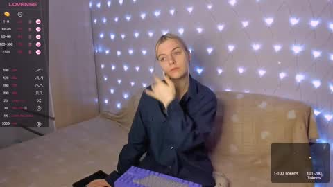 Snapshot of mailin_harrington chatting on March 2, 3:27 pm Your kitty online show from March 2, 3:27 pm