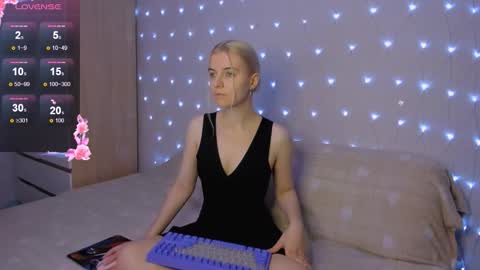 Snapshot of mailin_harrington chatting on September 18, 3:36 pm Your kitty online show from September 18, 3:36 pm