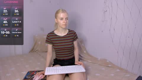 Snapshot of mailin_harrington chatting on June 26, 4:00 pm Your kitty online show from June 26, 4:00 pm