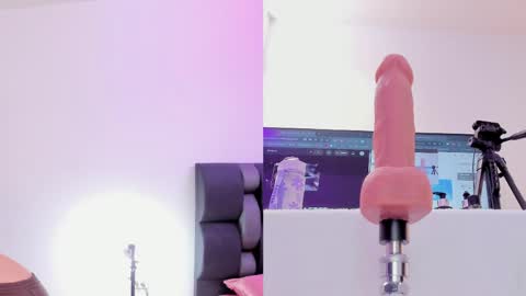 Snapshot of maily_zans chatting on April 24, 8:00 pm Maily online show from April 24, 8:00 pm