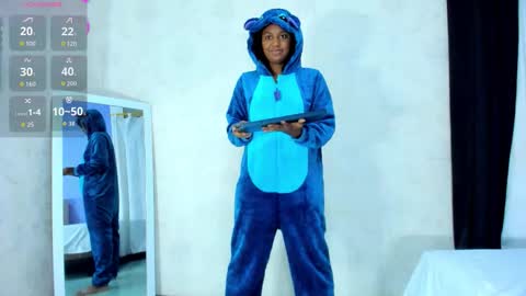 Mailyn online show from November 11, 8:20 pm