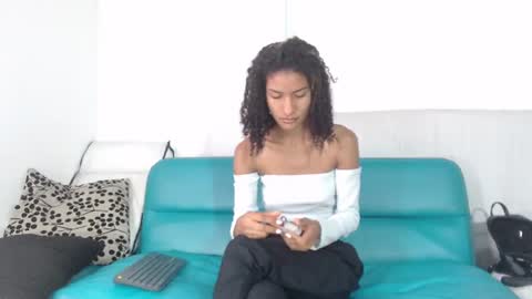 Snapshot of mailyn_gold chatting on July 2, 12:00 pm mailyn_gold online show from July 2, 12:00 pm