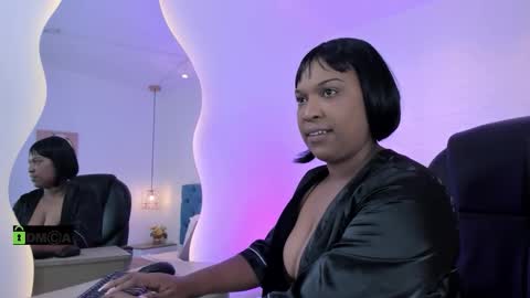 Snapshot of mailyndixon chatting on November 8, 5:18 am Mailyn online show from November 8, 5:18 am