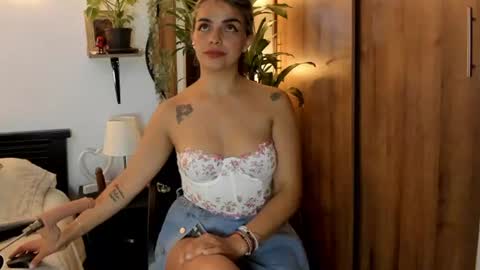 Snapshot of mailynfoxx chatting on June 21, 1:08 am Mailyn Foxx online show from June 21, 1:08 am
