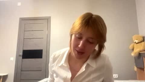 Evie online show from June 25, 2:33 am