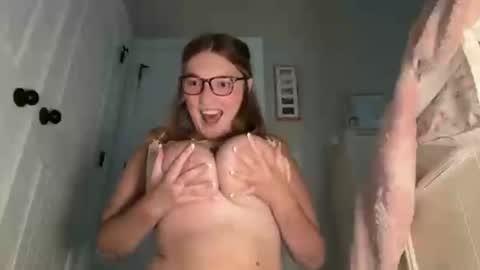 Snapshot of maisystellaxx chatting on July 28, 1:23 am maisystellaxx online show from July 28, 1:23 am