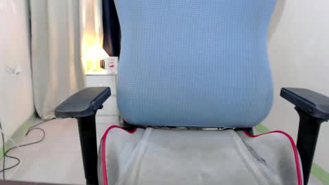 Snapshot of majestic_anne chatting on December 19, 4:02 pm Annalyn online show from December 19, 4:02 pm