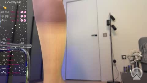 Snapshot of majestic_madam chatting on February 26, 2:21 am majestic_madam online show from February 26, 2:21 am