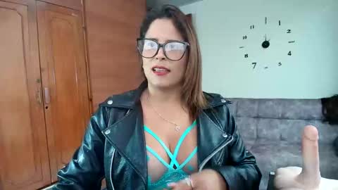 Snapshot of majo_soussa chatting on May 19, 3:07 pm Majo Soussa online show from May 19, 3:07 pm