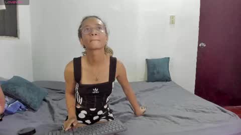Snapshot of make_me_feel_ chatting on July 18, 1:26 pm Shawna Tom online show from July 18, 1:26 pm