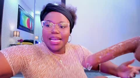 makena online show from March 8, 6:21 am