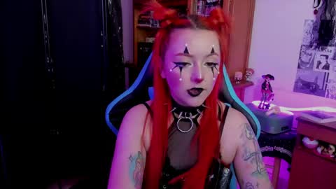 Snapshot of maki33_ chatting on June 6, 12:27 am petite clown online show from June 6, 12:27 am