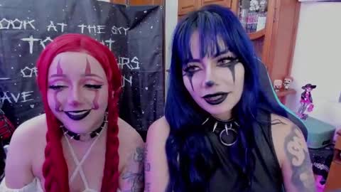 Snapshot of maki33_ chatting on June 13, 11:02 pm petite clown online show from June 13, 11:02 pm