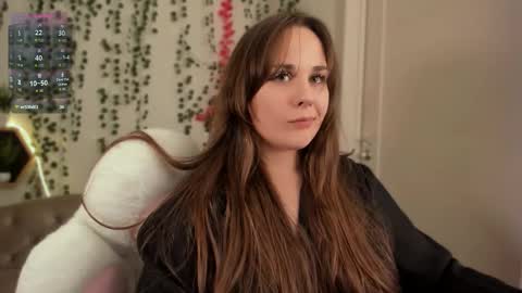 Snapshot of makima_lee chatting on December 19, 8:38 pm Makima online show from December 19, 8:38 pm