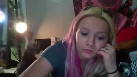 Snapshot of makinziirain chatting on February 27, 6:57 am KarizmaticKitten online show from February 27, 6:57 am