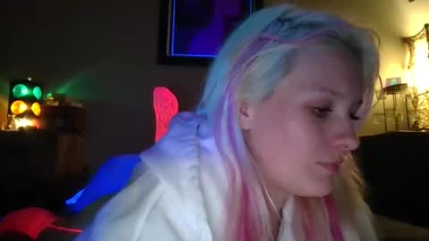 Snapshot of makinziirain chatting on March 2, 6:25 am KarizmaticKitten online show from March 2, 6:25 am