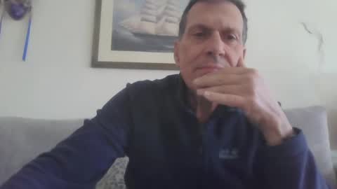Snapshot of makis8989 chatting on December 13, 8:20 am makis8989 online show from December 13, 8:20 am