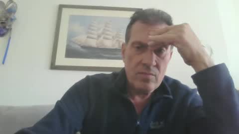 Snapshot of makis8989 chatting on December 15, 8:52 am makis8989 online show from December 15, 8:52 am