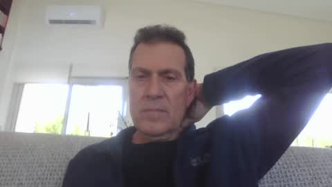 Snapshot of makis8989 chatting on December 27, 9:50 am makis8989 online show from December 27, 9:50 am