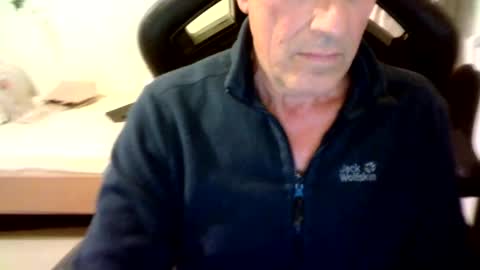 Snapshot of makis8989 chatting on January 18, 5:04 pm makis8989 online show from January 18, 5:04 pm