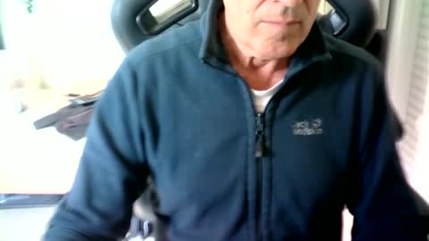 Snapshot of makis8989 chatting on January 27, 10:49 am makis8989 online show from January 27, 10:49 am
