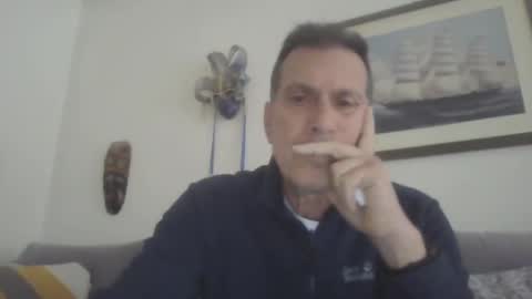 Snapshot of makis8989 chatting on February 6, 7:35 am makis8989 online show from February 6, 7:35 am