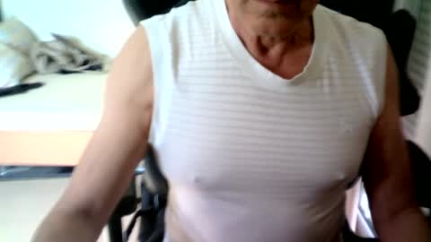 Snapshot of makis8989 chatting on February 18, 10:16 am makis8989 online show from February 18, 10:16 am
