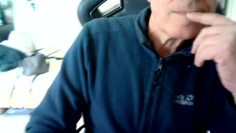 Snapshot of makis8989 chatting on February 20, 10:37 am makis8989 online show from February 20, 10:37 am