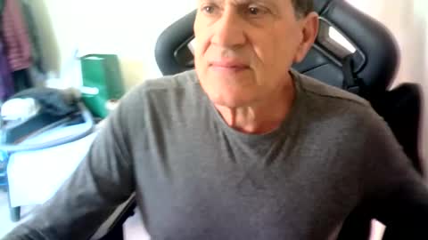 Snapshot of makis8989 chatting on May 6, 7:57 am makis8989 online show from May 6, 7:57 am