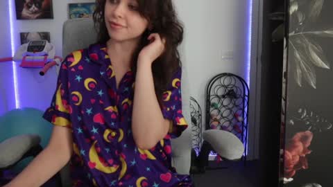 MakiyahBelle online show from December 17, 9:50 am