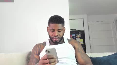 Snapshot of makonneen chatting on July 2, 3:23 am Makonnen online show from July 2, 3:23 am