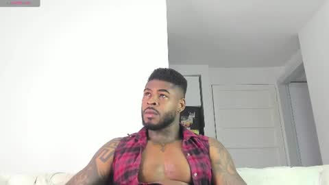 Snapshot of makonneen chatting on July 17, 9:27 am Makonnen online show from July 17, 9:27 am