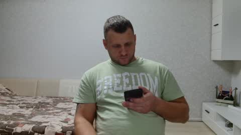 Snapshot of malchyshka chatting on December 17, 8:23 am malchyshka online show from December 17, 8:23 am