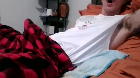 Snapshot of malemuscle11 chatting on February 16, 3:08 pm Men online show from February 16, 3:08 pm