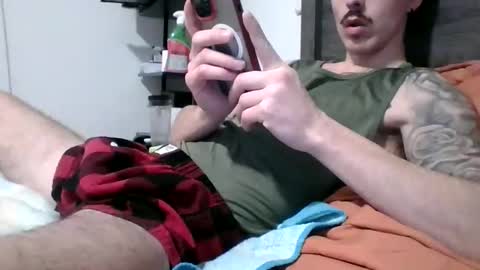 Snapshot of malemuscle11 chatting on February 18, 3:08 pm Men online show from February 18, 3:08 pm