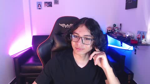 Snapshot of malik_harrison_ chatting on December 4, 4:27 pm Malik online show from December 4, 4:27 pm