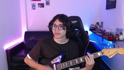 Snapshot of malik_harrison_ chatting on December 13, 4:27 pm Malik online show from December 13, 4:27 pm